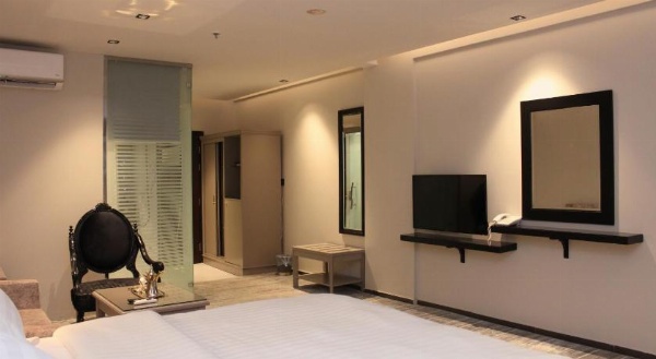 Sharz Hotel image 40